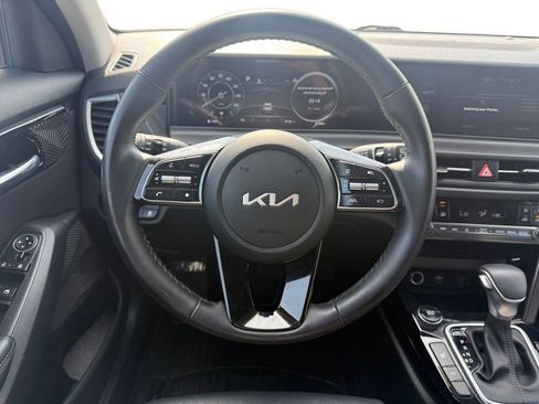 Used 2025 Kia Seltos EX w/ EX Sunroof Package image 13