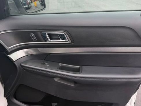 Used 2019 Ford Explorer XLT w/ Equipment Group 202A AWD/4WD image 18