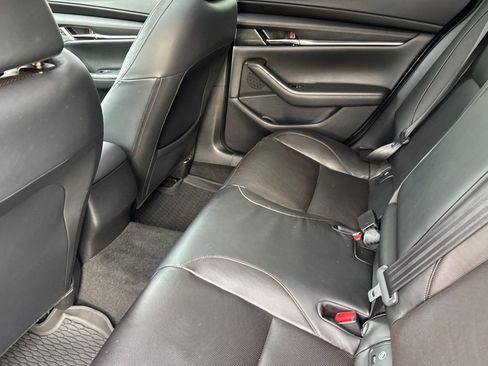 Used 2021 MAZDA MAZDA3 Hatchback w/Premium Plus Pkg image 12