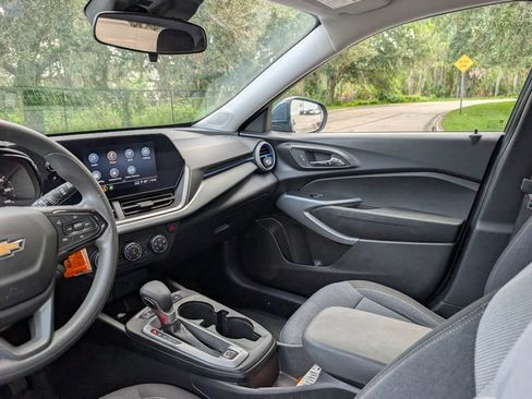 Used 2025 Chevrolet Trax LS w/ LS Convenience Package FWD image 14