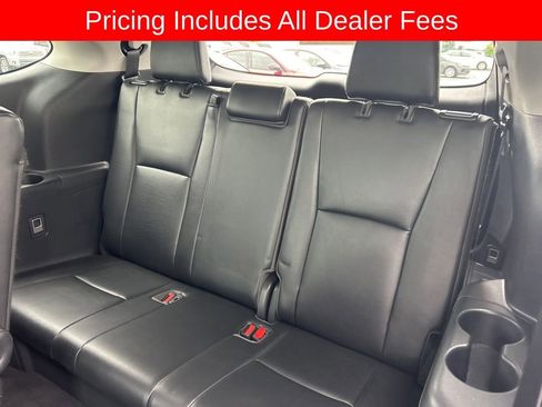 Used 2021 Toyota Highlander XLE FWD image 16