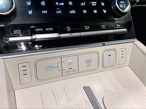 Used 2025 Hyundai Santa Fe Calligraphy image 31