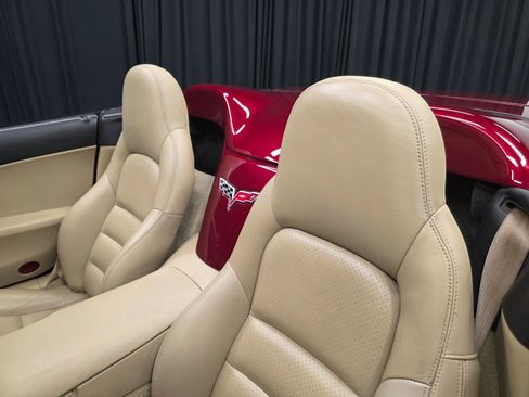 Used 2006 Chevrolet Corvette Convertible w/ Preferred Equipment Group RWD image 20