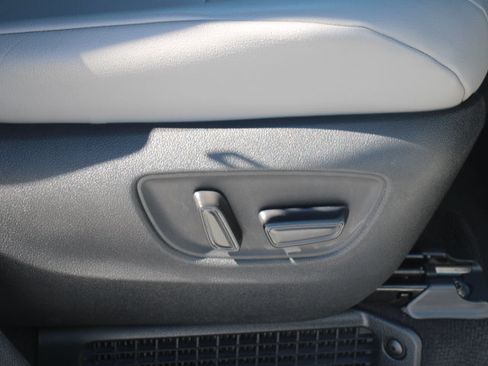 Certified 2025 Toyota Sienna XLE w/ XLE Plus Package FWD image 22