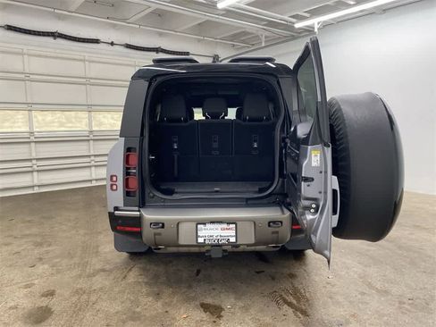 Used 2023 Land Rover Defender 130 X-Dynamic SE image 29