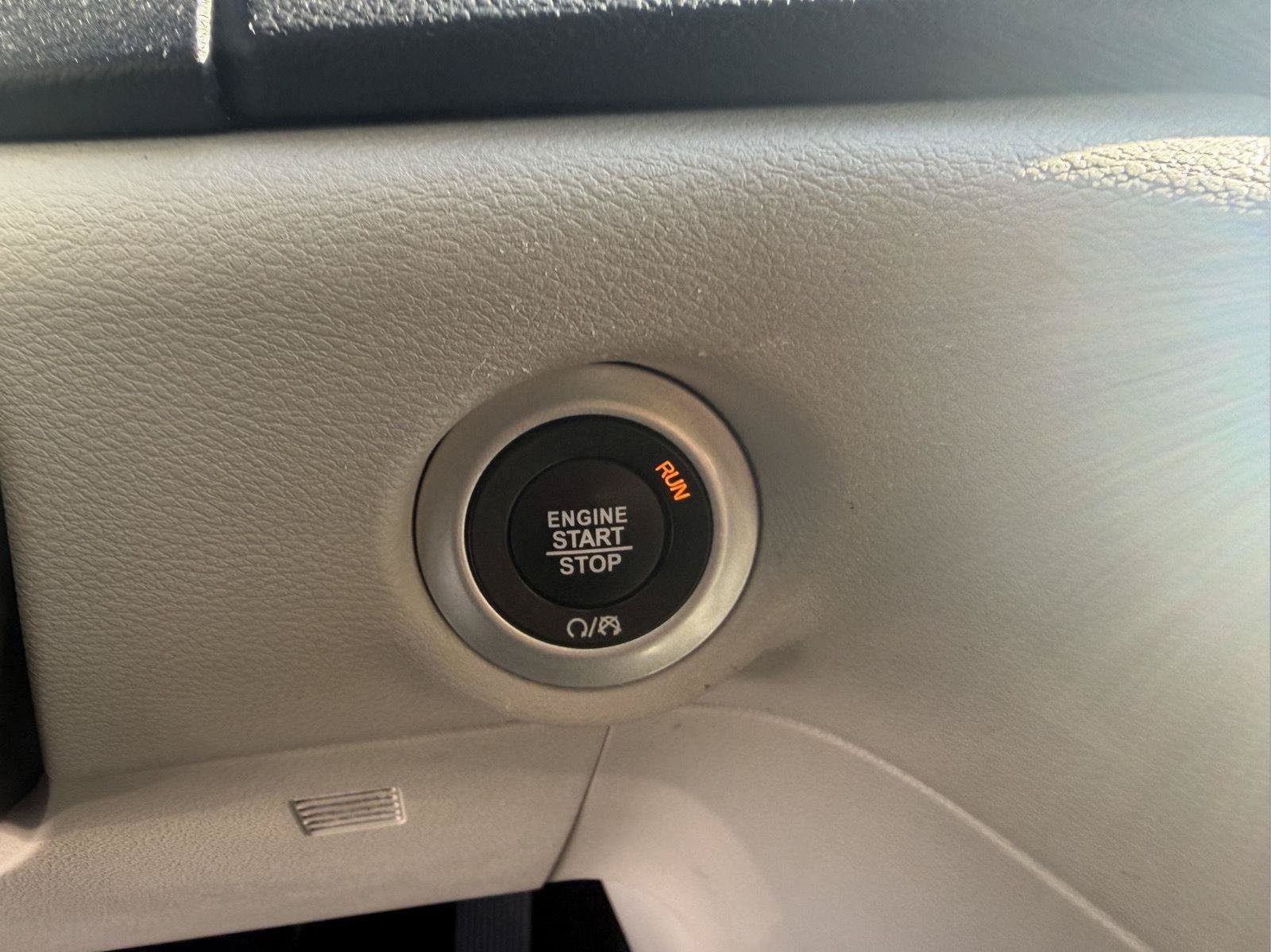 Used 2024 Chrysler Pacifica Touring-L FWD image 17