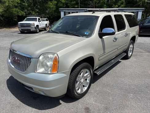 Used 2013 GMC Yukon XL SLT w/ Regional Value Package AWD/4WD image 2