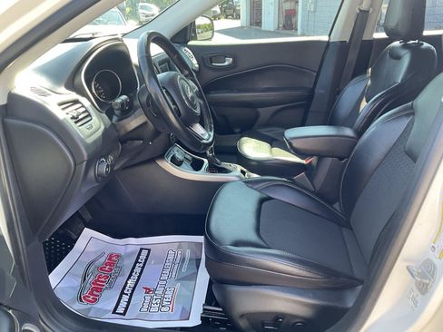 Used 2019 Jeep Compass Latitude w/ Popular Equipment Group AWD/4WD image 10