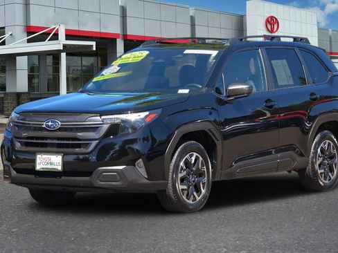 Used 2025 Subaru Forester Premium AWD/4WD image 8