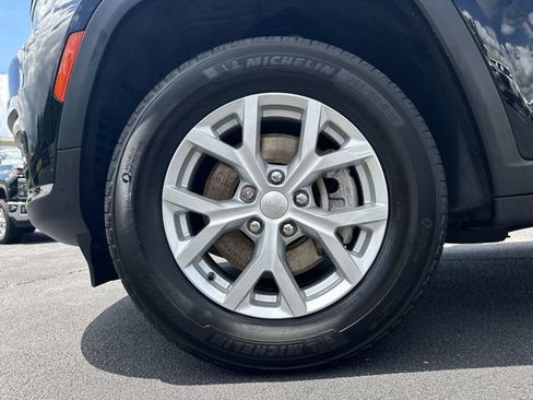 Used 2023 Jeep Grand Cherokee L Limited AWD/4WD image 32