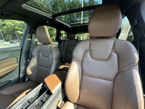 Used 2024 Volvo XC60 B5 Plus w/ Climate Package AWD/4WD image 8
