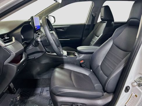 Used 2025 Toyota RAV4 Limited AWD/4WD image 19