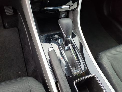 Used 2017 Honda Accord LX image 9