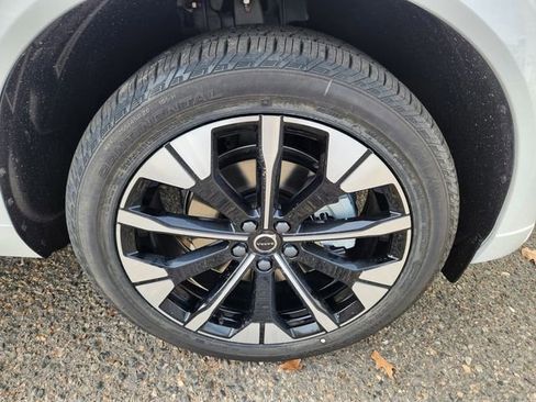 New 2026 Volvo XC60 B5 Plus w/ Climate Package image 18