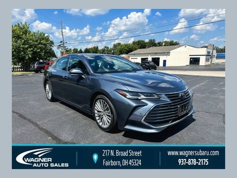 Used 2019 Toyota Avalon Limited FWD image 1