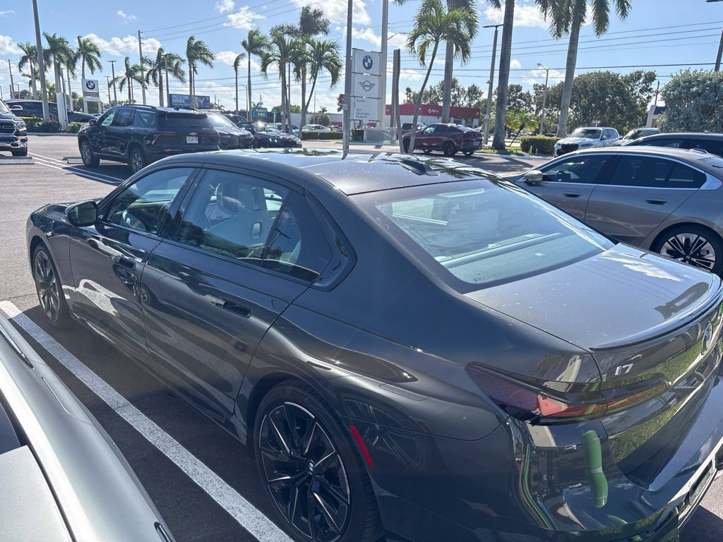 Certified 2023 BMW i7 xDrive60 AWD/4WD image 11