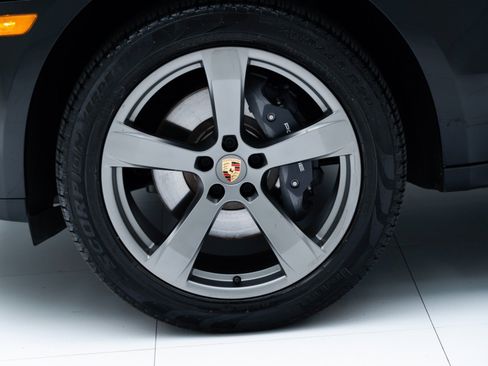 Used 2025 Porsche Macan image 12
