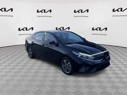 Certified 2022 Kia Forte LXS image 2