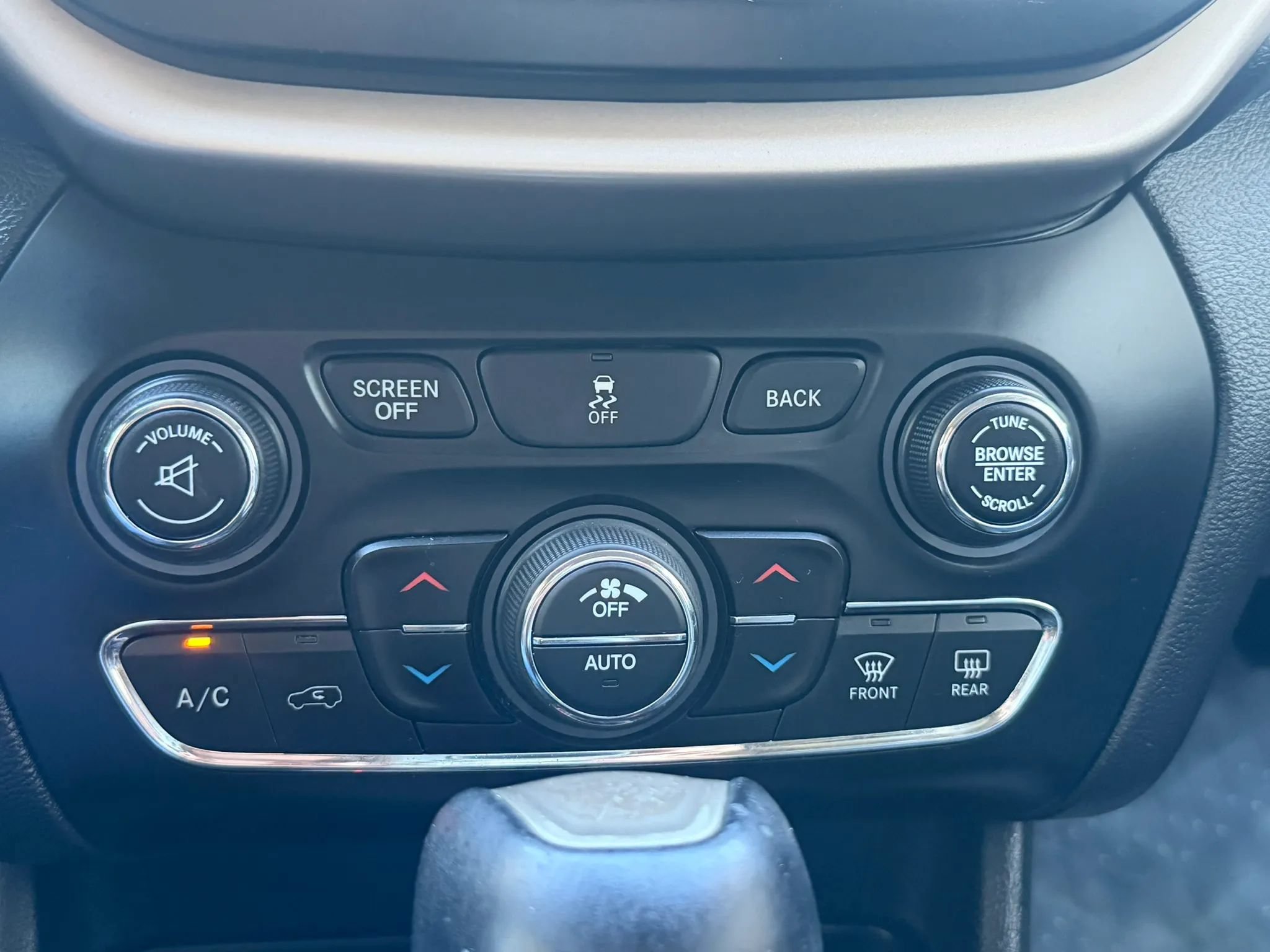 Used 2017 Jeep Cherokee Limited FWD image 45