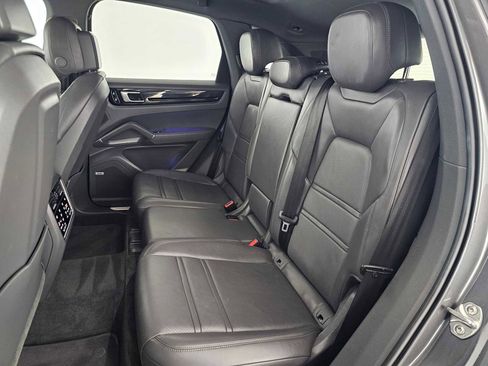 Used 2020 Porsche Cayenne AWD/4WD image 17