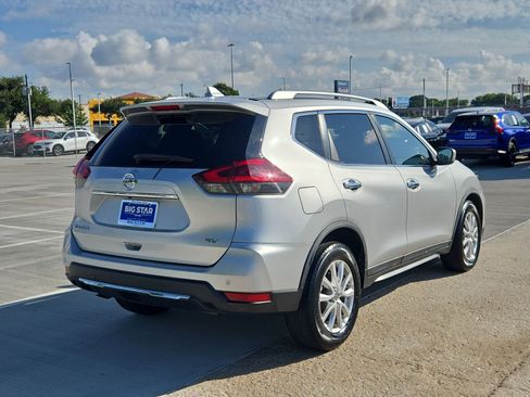 Used 2020 Nissan Rogue SV FWD image 3