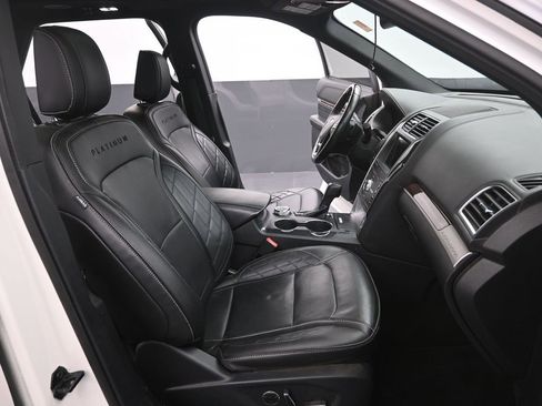 Used 2018 Ford Explorer Platinum image 14