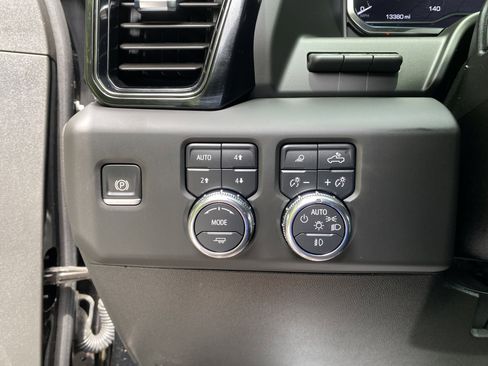 Used 2025 GMC Sierra 2500 AT4 w/ AT4 Premium Plus Package AWD/4WD image 19