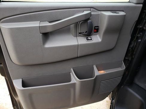 Used 2018 Chevrolet Express 2500 w/ Driver Convenience Package RWD image 11