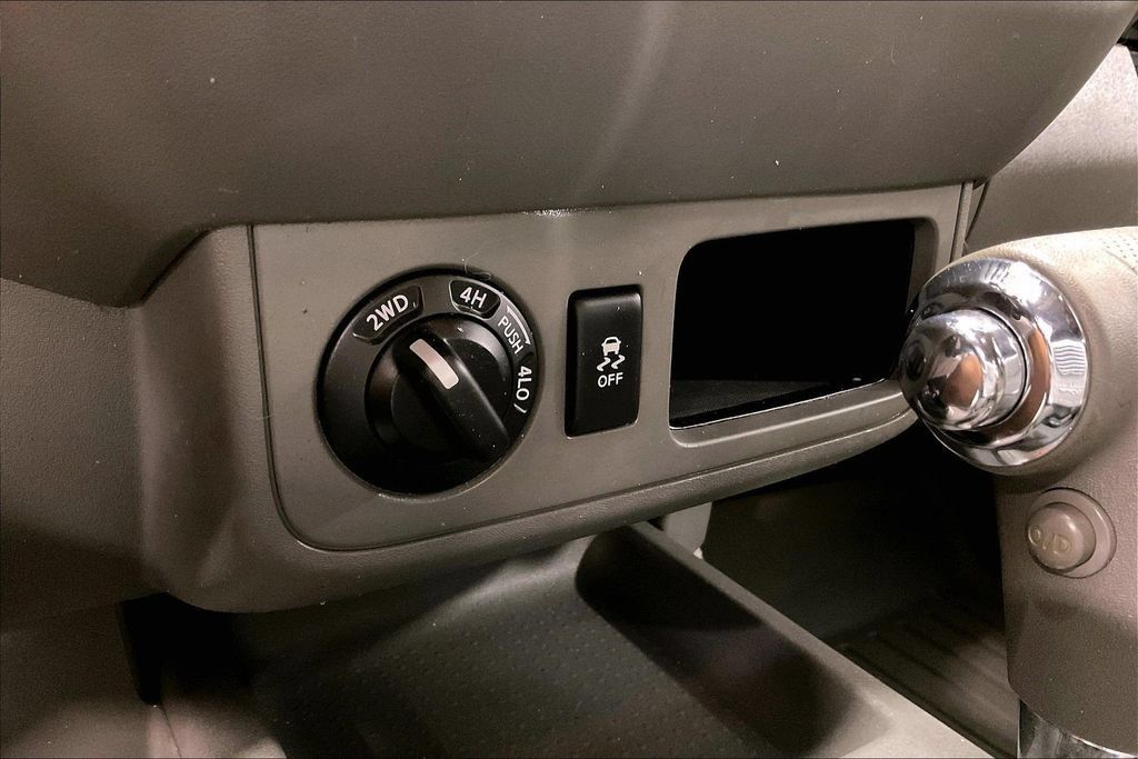 Used 2018 Nissan Frontier SV AWD/4WD image 16