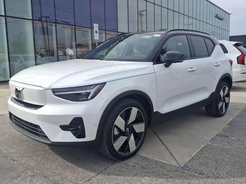 New 2026 Volvo EX40 Plus w/ Climate Package image 10