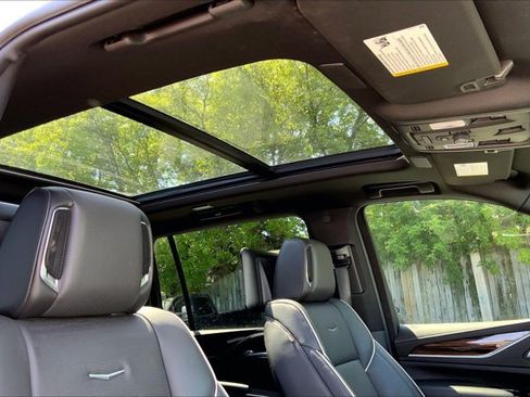 Used 2023 Cadillac Escalade ESV Premium Luxury AWD/4WD image 22