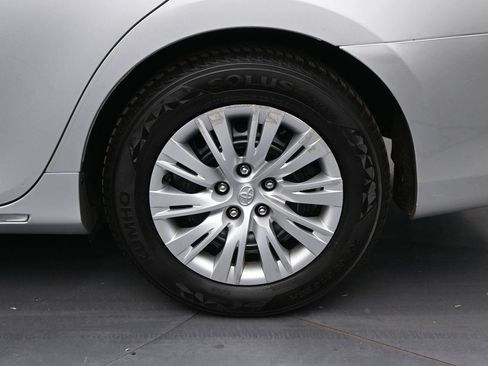 Used 2014 Toyota Camry LE FWD image 11