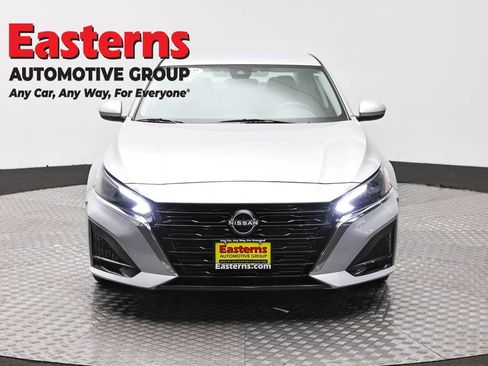 Used 2023 Nissan Altima 2.5 S FWD image 2
