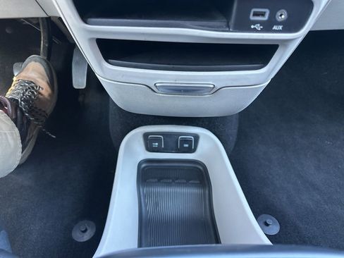 Used 2018 Chrysler Pacifica Touring-L image 22