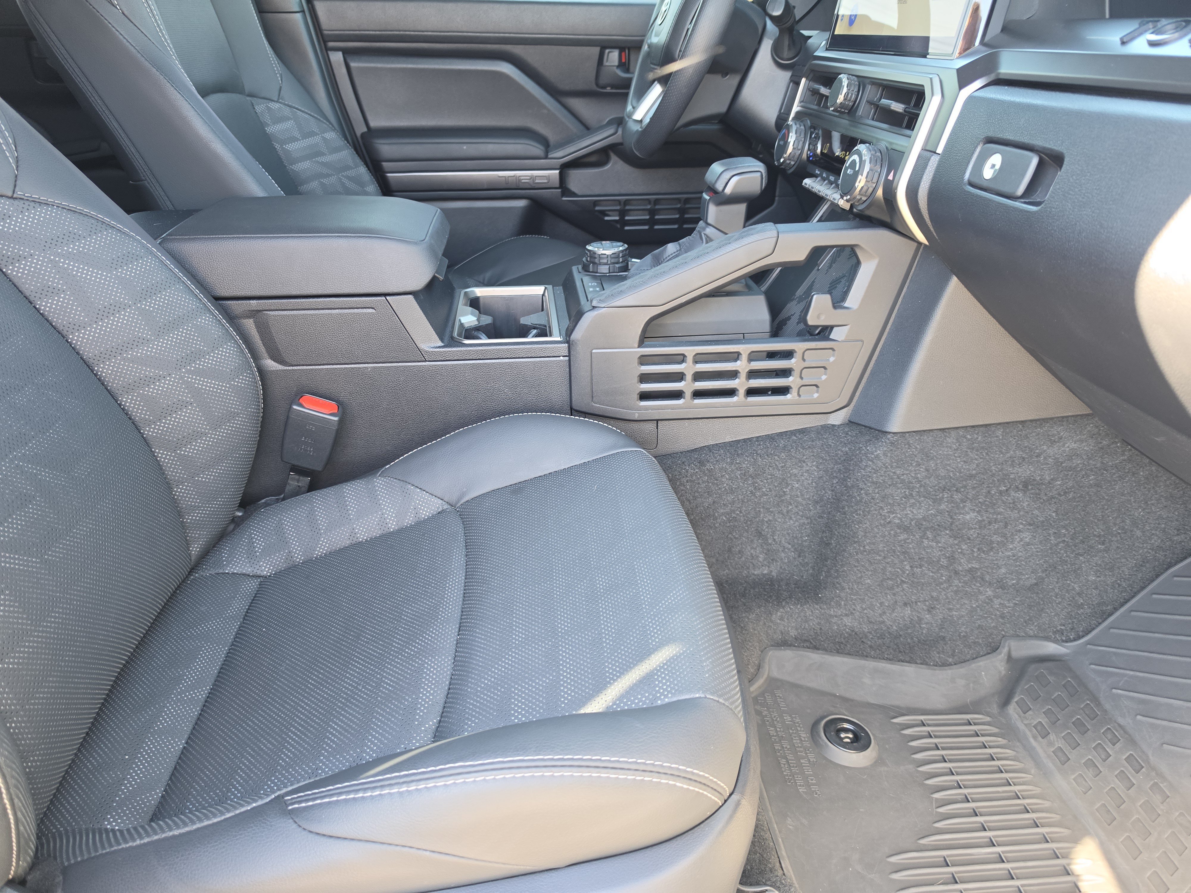 Certified 2025 Toyota 4Runner TRD Off-Road Premium AWD/4WD image 13