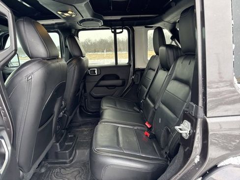 Used 2019 Jeep Wrangler Unlimited Sahara image 7