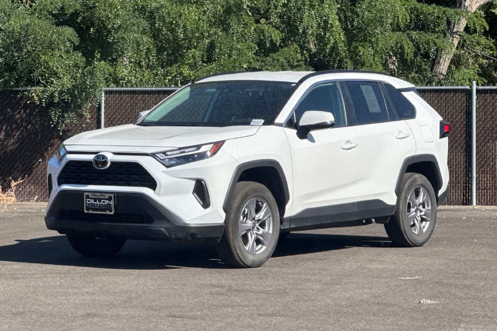 Used 2025 Toyota RAV4 XLE AWD/4WD image 4