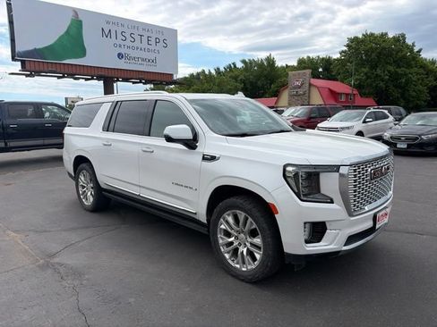 Used 2021 GMC Yukon XL Denali w/ Denali Premium Package AWD/4WD image 3