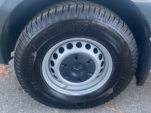 Used 2022 Mercedes-Benz Sprinter 2500 image 27