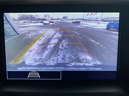 Used 2023 GMC Acadia SLE w/ Driver Convenience Package image 25