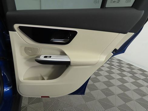 Certified 2025 Mercedes-Benz GLC 300 image 28