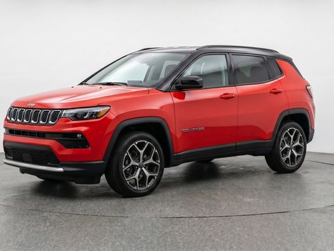 Used 2025 Jeep Compass Limited AWD/4WD image 3