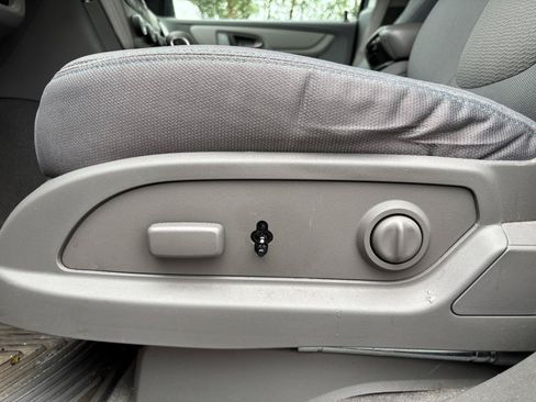 Used 2014 Chevrolet Traverse LS FWD image 15