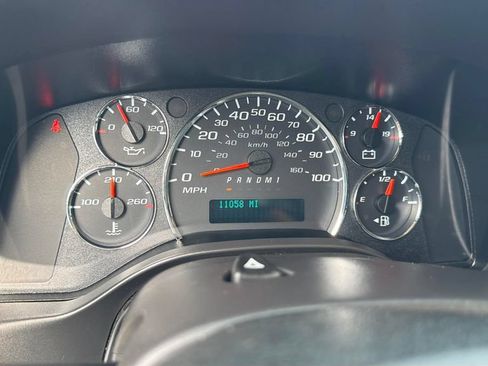 Used 2025 Chevrolet Express 2500 w/ Driver Convenience Package RWD image 20
