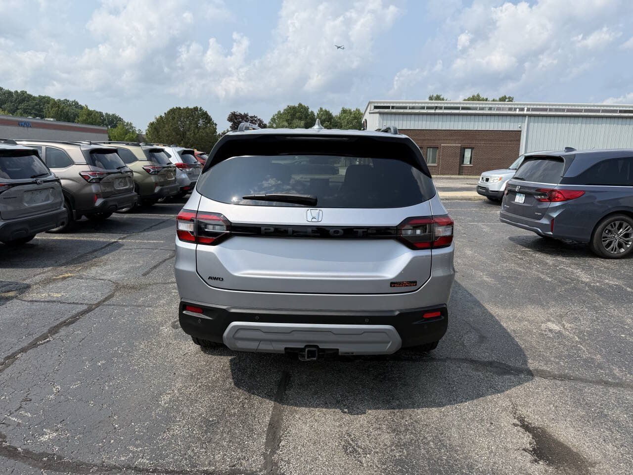 Used 2025 Honda Pilot TrailSport image 7