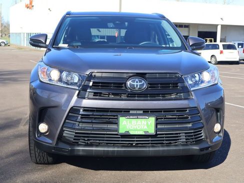 Used 2018 Toyota Highlander SE image 10