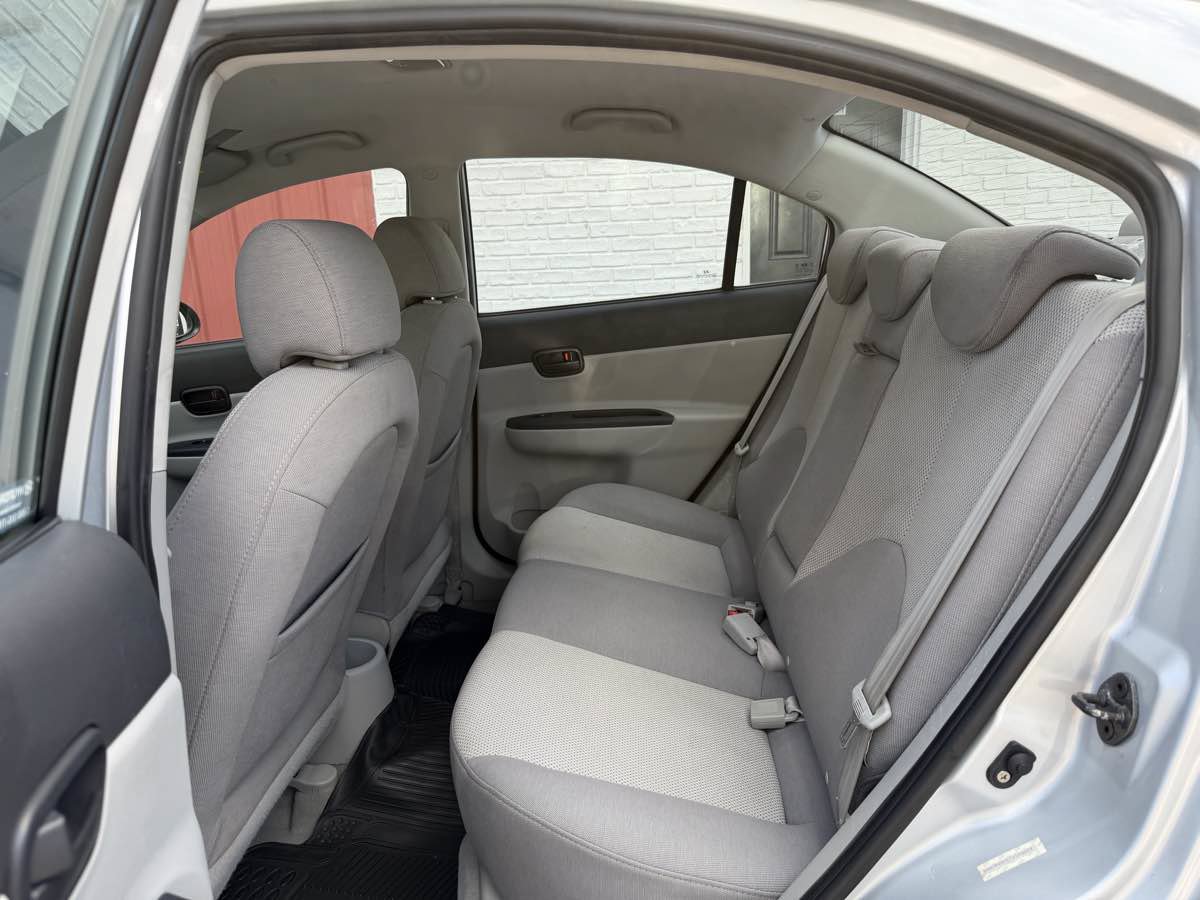 Used 2007 Hyundai Accent GLS FWD image 11