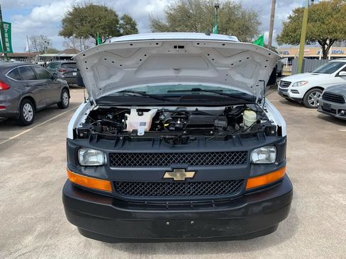 Used 2017 Chevrolet Express 2500 RWD image 13