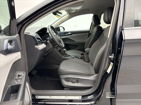Used 2024 Volkswagen Taos SE image 13