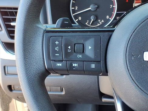 Used 2023 Nissan Rogue SV image 18